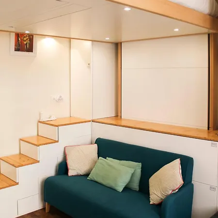 Charming Bright In Clichy